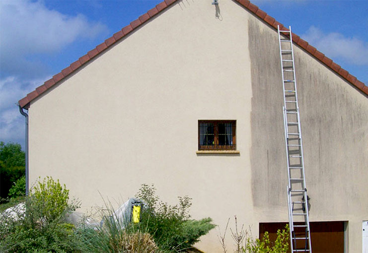 Nettoyage Façade : Nous réalisons des nettoyages basse-pression ... Un traitement anti-mousse façade. Sur Liège en Belgique - HJ TOITURIER LIÈGE