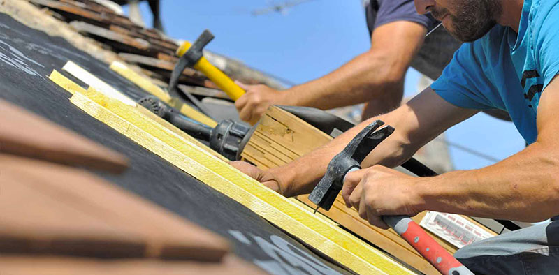 Travaux Couverture : Remplacement toiture, détection et réparation de fuites toiture tuiles. faîtage. Sur Liège en Belgique - HJ TOITURIER LIÈGE