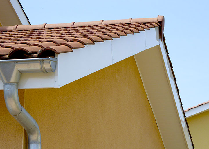 Travaux Couverture : Remplacement toiture, détection et réparation de fuites toiture tuiles. faîtage. Sur Liège en Belgique - HJ TOITURIER LIÈGE